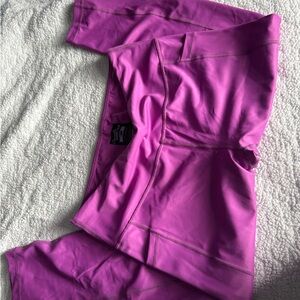 CVG Vibrant Pink Athletic Leggings L capri